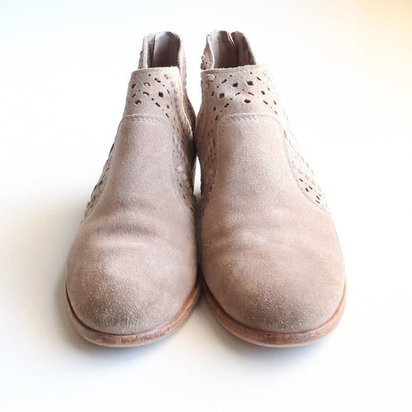 Vince Camuto Taupe Suede Leather Bock Heel Bohemian Ankle Boots Booties Size 8.5 - Picture 12 of 16